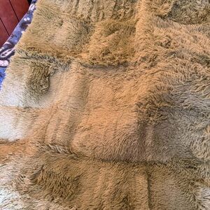 Luxurious Olive Green Faux Fur Shag Rug NEW 29 x 43 inches